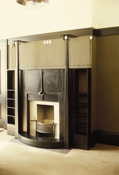 黒塗りの暖炉、c.1914-c.1928（木材、金属） 作： Charles Rennie Mackintosh