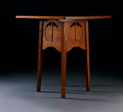 アーガイルストリートティールーム、グラスゴー、1888-89年のために設計されたカードテーブル 作： Charles Rennie Mackintosh