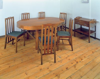 ダイニングルームスイート、1918年〜19年（マザーオブパールとアルミニウムをはめ込んだ木材） 作： Charles Rennie Mackintosh