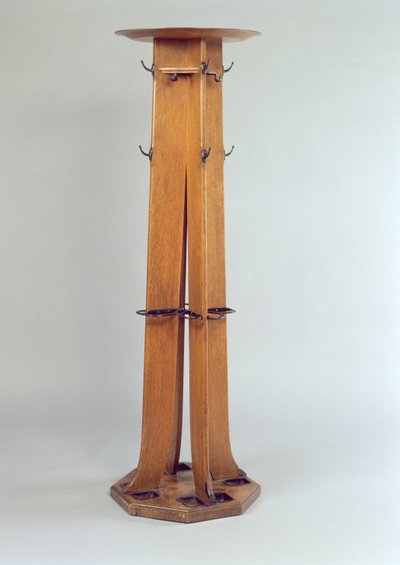 アーガイルストリートティールームの帽子、コート、傘のスタンド、1897年（オーク材） 作： Charles Rennie Mackintosh
