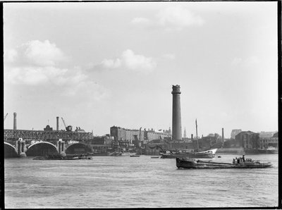ショット タワーとリード ワークス、ベルヴェデーレ ロード、ランベス、グレーター ロンドン オーソリティー、1936 年。 作： Charles William Prickett