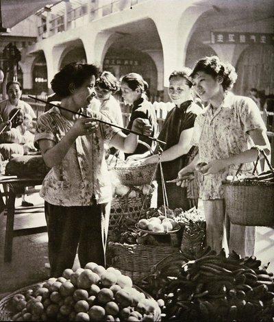 中国市場、上海 作： Chinese Photographer