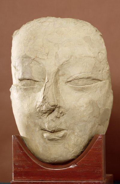 仏頭、コータン、4-5世紀（漆喰） 作： Chinese School