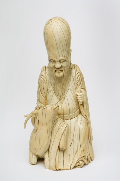 鹿が座っている首興の象牙の彫刻、1580年から1644年頃 作： Chinese School