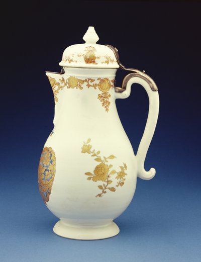 主に金箔で装飾されたマイセン形式のコーヒーポット、乾隆帝時代のグスタフガブリエルルード（1736-95）（磁器）（210133の側面図） 作： Chinese School