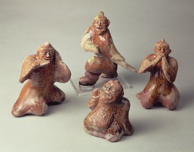 4人の芸人の初期中国陶器グループ、墓の工芸品、漢王朝、25-220 AD（セラミック） 作： Chinese School