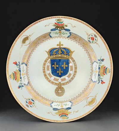 フランス国王の腕を備えた大型の装甲充電器、c.1730（磁器） 作： Chinese School