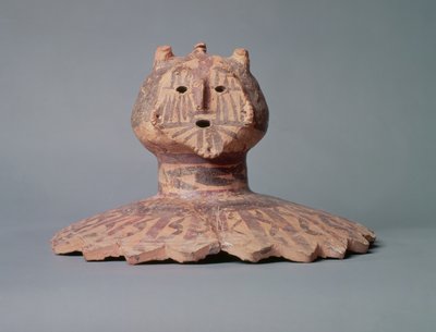 陽朔の壺の蓋、おそらくは巫女の顔を描いた陽朔時代、紀元前2500年頃（陶器） 作： Chinese School