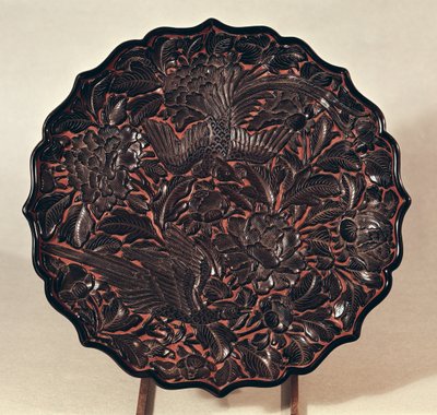 花柄のモチーフと二羽の鳥、元朝（1271-1368）（漆木材） 作： Chinese School