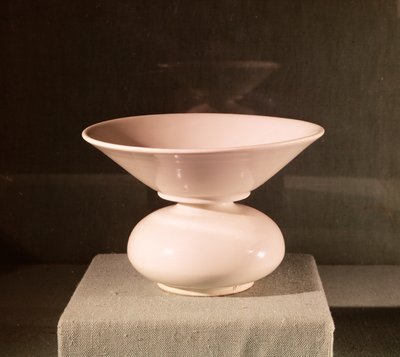 西安、陝西省、唐時代（618-907 AD）（磁器）からの磁器のつぼ 作： Chinese School