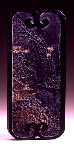 1774年に安徽省ホイチョウ1644-1912胡海文の家族の工房の風景画と皇帝の詩が刻まれた長方形のインクケーキ（彫刻と金色のインク） 作： Chinese School