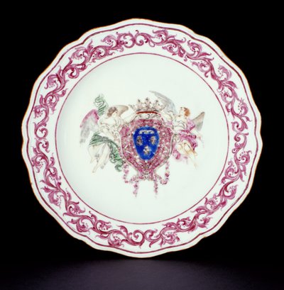 乾隆期のフランスの武装したローズファミーユディナープレート（1736-95）c.1765（磁器） 作： Chinese School