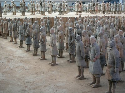 西安博物館、始皇帝の墓からのテラコッタ戦士 作： Chinese School