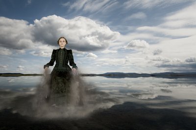 幽玄な女性　静水 作： Christine von Diepenbroek
