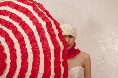 謎の赤い傘 作： Christine von Diepenbroek