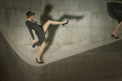 水玉模様のファッションポーズ 作： Christine von Diepenbroek