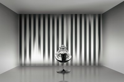 縞模様の部屋の置物 作： Christine von Diepenbroek