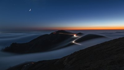 雲の上の山道 作： Chuanxu Ren