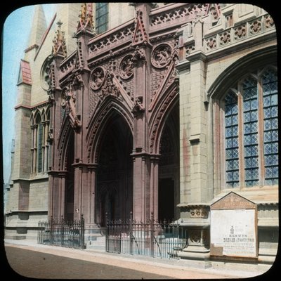 トゥルーロ大聖堂のポーチ、コーンウォール、20世紀初頭。 作： Church Army Lantern Department