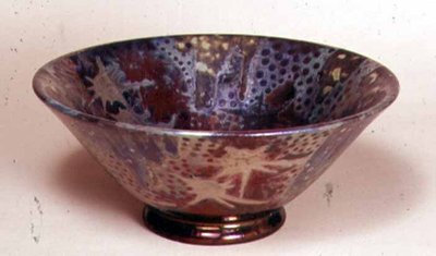 光沢のある装飾が施されたボウル、1890年（陶器） 作： Clement Massier