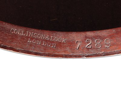 ビクトリア朝の象眼細工の臨時のテーブル、詳細、1880年頃（ローズウッドとアイボリー） 作： Collinson and Lock