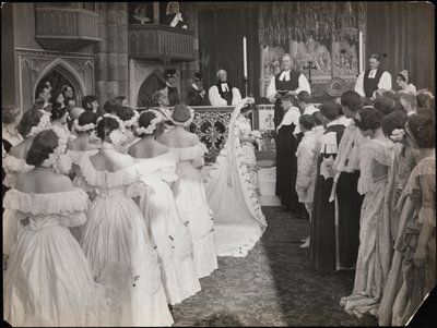 映画「Sixty Years a Queen」のスチール写真（1914年頃）（モノクロ写真 作： Company Byron