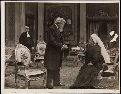 映画「Sixty Years a Queen」のスチール写真（1914年頃）（モノクロ写真 作： Company Byron