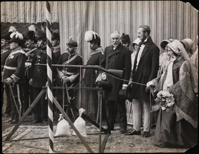 映画「Sixty Years a Queen」のスチール写真（1914年頃）（モノクロ写真 作： Company Byron
