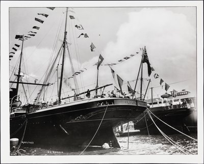 ドック入りしたS.S.「アンブリア」の船尾、1900年頃（モノクロ写真 作： Company Byron