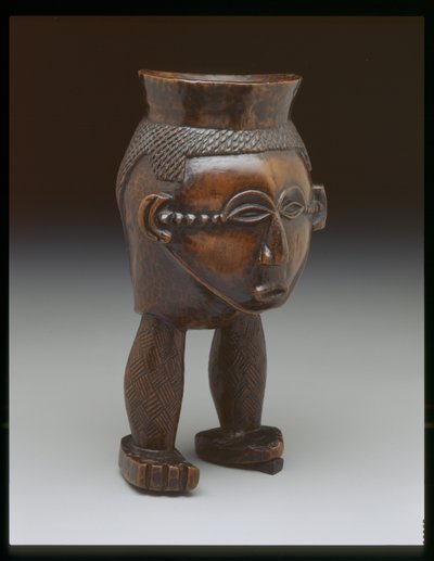 両足の頭の形のカップ、レレの人々 作： Congolese Congolese