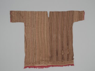 袖付きチュニック、1300～1470年頃（綿とラクダの繊維 作： Culture Chimu