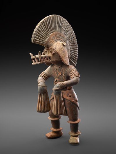 ワニの兜をかぶった踊り子 紀元前300年～紀元後300年 （ポリクローム顔料の痕跡がある土器 作： Culture Colima
