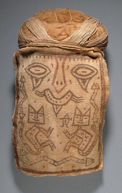 埋葬束またはミイラマスクの偽の頭、紀元前200〜100年（綿および顔料） 作： Culture Paracas