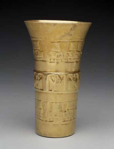 カップ鳥と頭、900-1100年（金 作： Culture Sicán