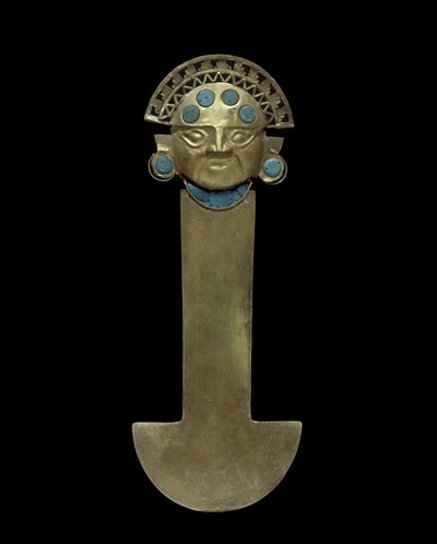 Tumi Knife、800-1375 AD（ターコイズの象眼細工が施されたハンマー、チェイス、フィリグリーゴールド） 作： Culture Sicán
