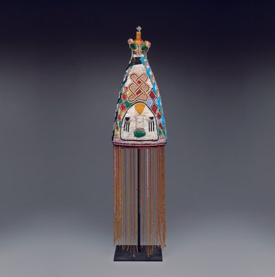 王冠（ade）、19世紀後半から20世紀初頭（ガラスビーズ、布、かご細工、繊維） 作： Yoruba Culture