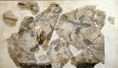 キクラデス美術：飛翔する魚（ウミツバメ）を描いたフレスコ画の断片。フィラコピ遺跡（メロス島）から出土したもので、紀元前2500年頃のもの。23 cm アテネ国立考古学博物館 - キクラデス美術：飛翔する魚（アジサシ）を描いたフレスコ画の断片、フィラコピ遺跡（メロス島）より 作： Cycladic