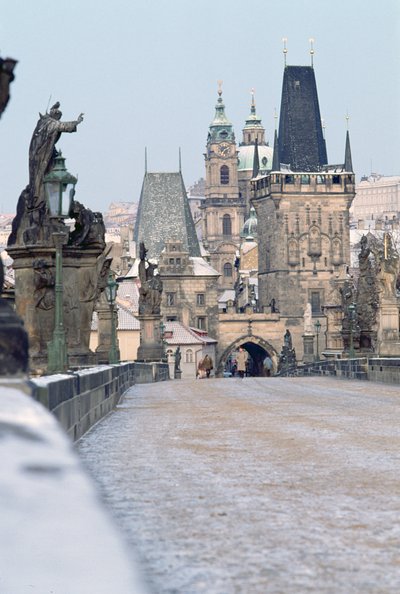 1367年に建てられたカレル橋の眺め 作： Czech School