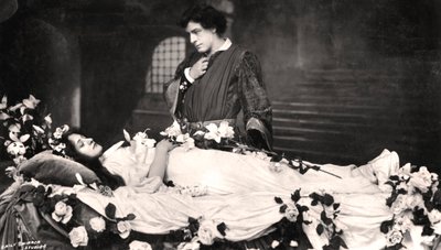 1908年のロミオとジュリエットの場面でのマセソンラングとノラケリン。 作： Daily Mirror Studios