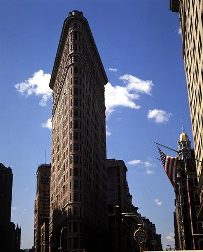 フラットアイアンビルディング、1902年に完成 作： Daniel Hudson Burnham