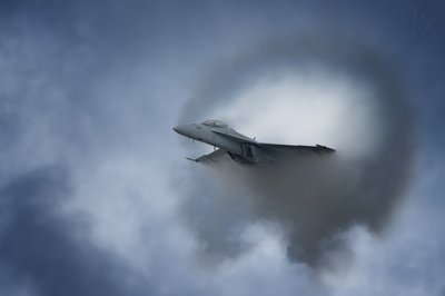 戦闘機のソニックブーム 作： 