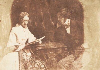 座っているカップル、読書する女性、1843-47。 作成者: David Octavius Hill、Robert Adamson、Hill & Adamson。 作： Hill and Adamson