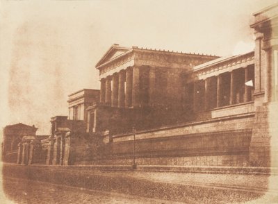 旧王立高校、カールトン ヒル、エジンバラ、1843-47 年。 作成者: David Octavius Hill、Robert Adamson、Hill & Adamson。 作： Hill and Adamson