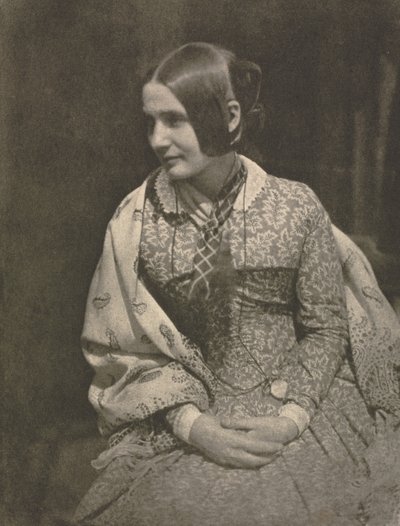 カメラワーク：花のドレスを着た女性、1912年。 作： David Octavius Hill