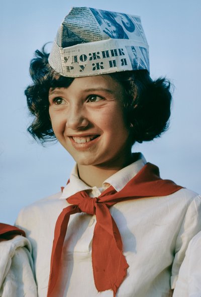 ソ連教化のための強制青少年組織、ヤング・パイオニア・キャンプの少女（ソ連、ハバロフスク 作： ディーン・コンガー