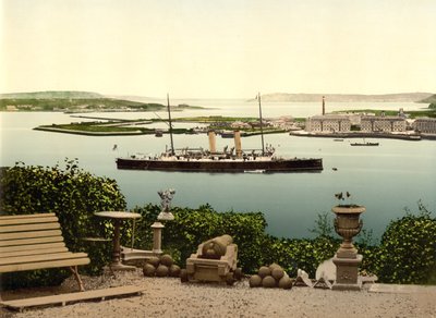 クイーンズタウン港。コーク州、1890年頃 作： Detroit Photographic Co.