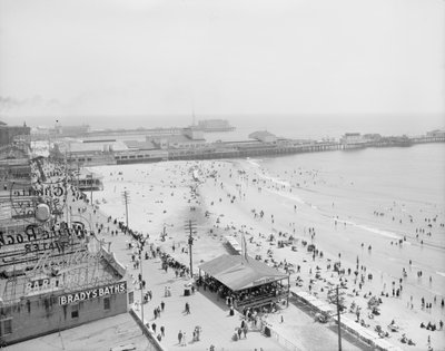 ビーチと遊歩道、アトランティックシティ、1900-10 作： Detroit Publishing Co.