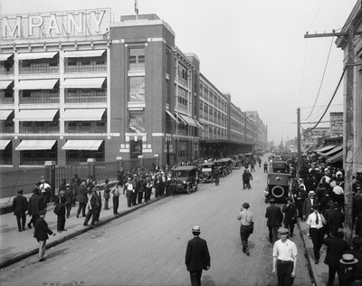 フォード・モーター・カンパニー、デトロイト、4時のシフト 作： Detroit Publishing Co.