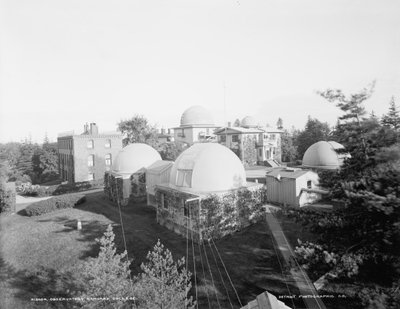 ハーバード・カレッジの天文台、1900年頃（モノクロ写真 作： Detroit Publishing Co.