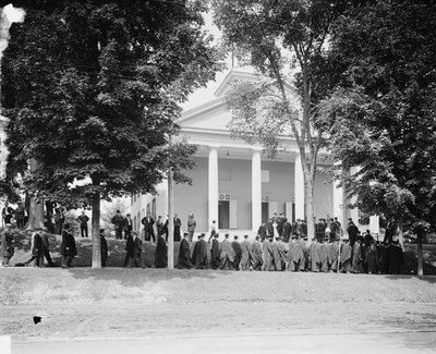 大学に向かって行進する上級生たち、アマースト大学、1908年頃（モノクロ写真 作： Detroit Publishing Co.